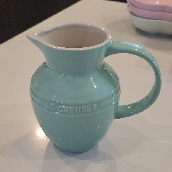 Like New Le Creuset Cool Mint Pitcher